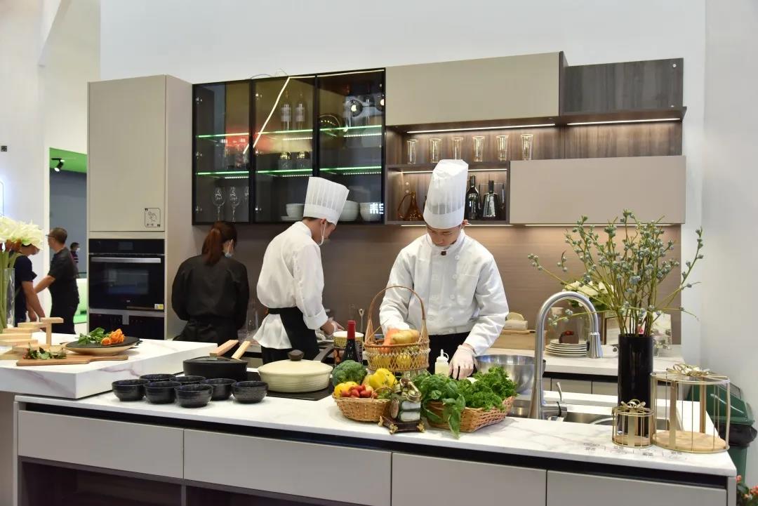 廣州建博會 | 第2天,這些領尚品“智”化家居,值得你pick!